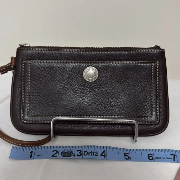 Coach vintage  “Chelsea” brown pebbled leather wristlet - Picture 9 of 9